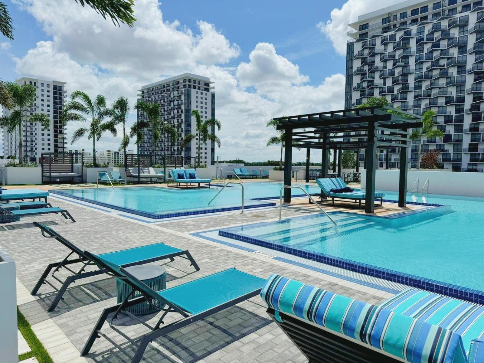 Cozy 1- 1 Bedroom Steps From Downtown Doral Park Miami Buitenkant foto